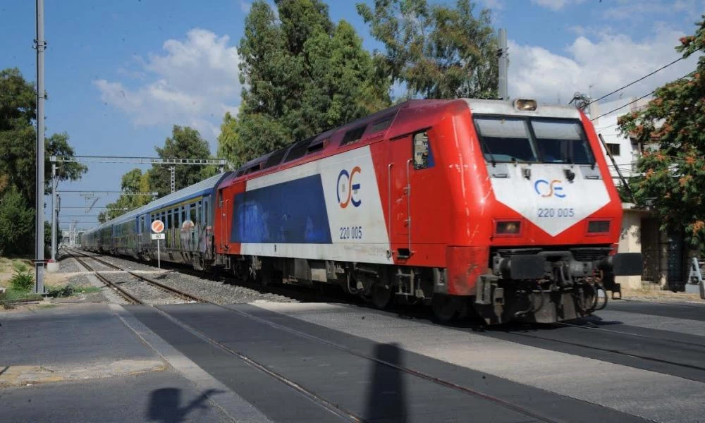 Εκπτωση 50% σε τρένα και υπεραστικά λεωφορεία για αναπληρωτές εκπαιδευτικούς